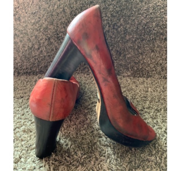 Kenneth Cole Reaction Heels - Picture 3 of 3